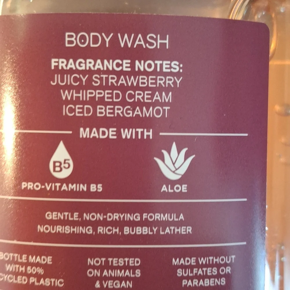 Bath & Body Strawberry Snowflakes Bodywash - Picture 4 of 6